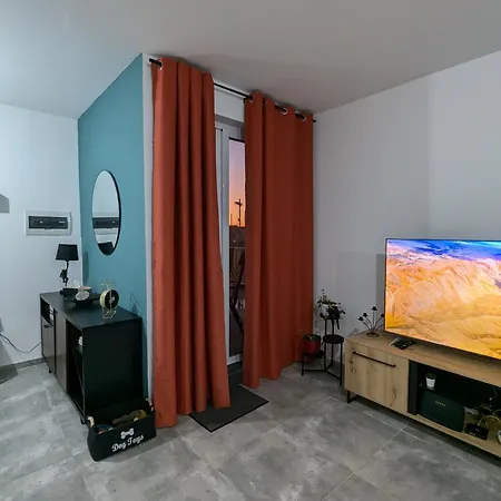 New Close To Promenade * St. Paul's Bay