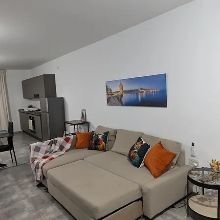 New Close To Promenade Appartement